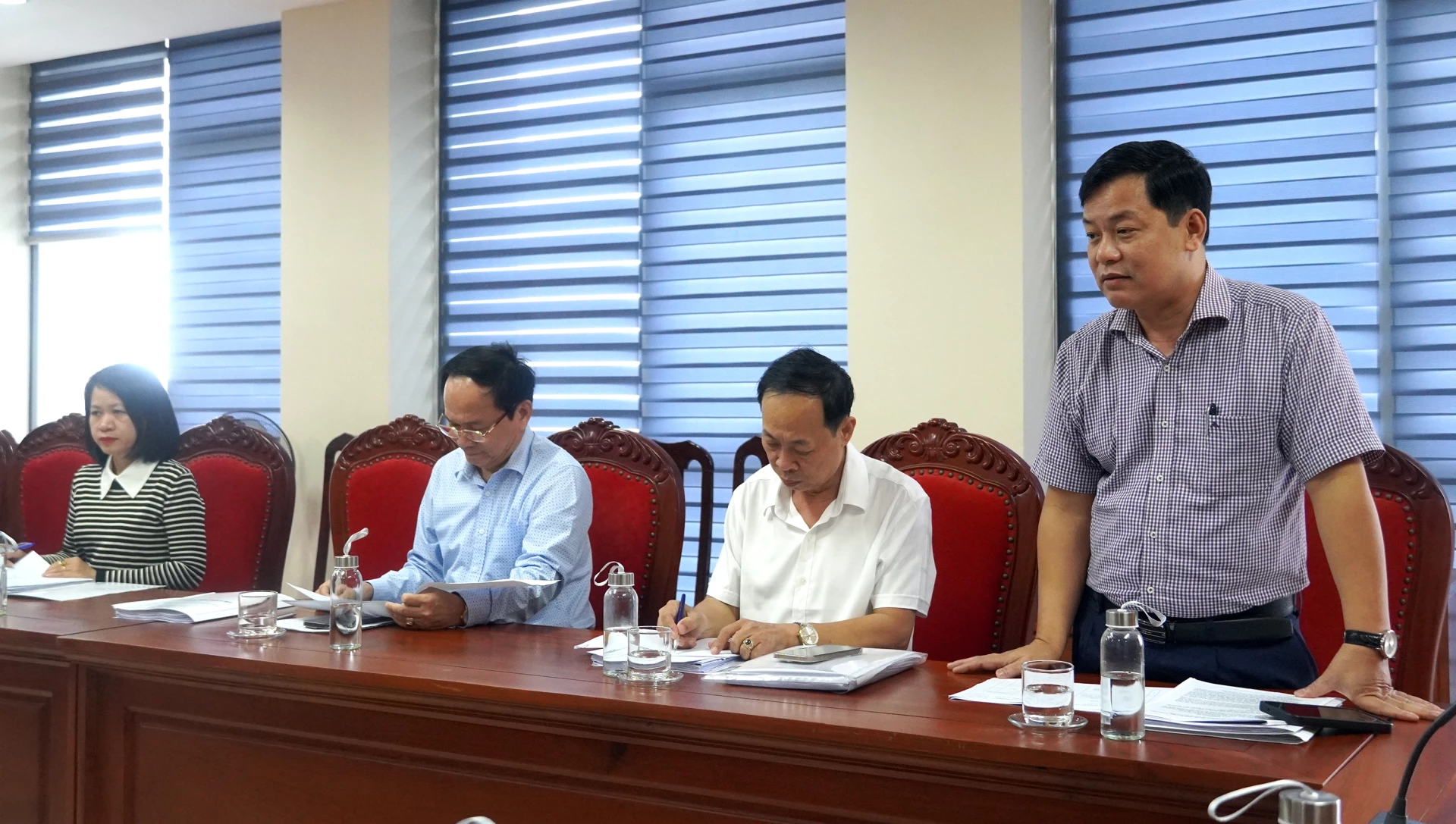 Đồng chí Trần Ngọc Ánh, Phó trưởng Ban Tuyên giáo và Dân vận Tỉnh ủy, Trưởng ban giám khảo phát biểu tại cuộc họp - Ảnh: N.M