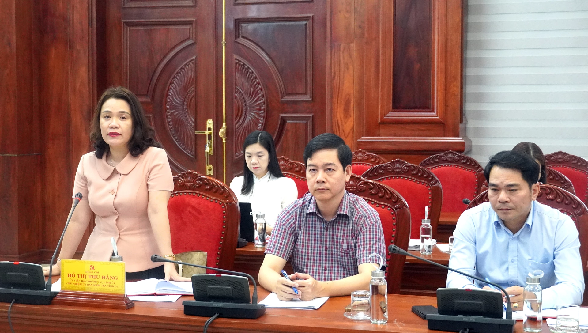 Đồng chí Hồ Thị Thu Hằng, Ủy viên Ban Thường vụ Tỉnh ủy, Chủ nhiệm Ủy ban Kiểm tra Tỉnh ủy phát biểu tại buổi làm việc - Ảnh: N.M