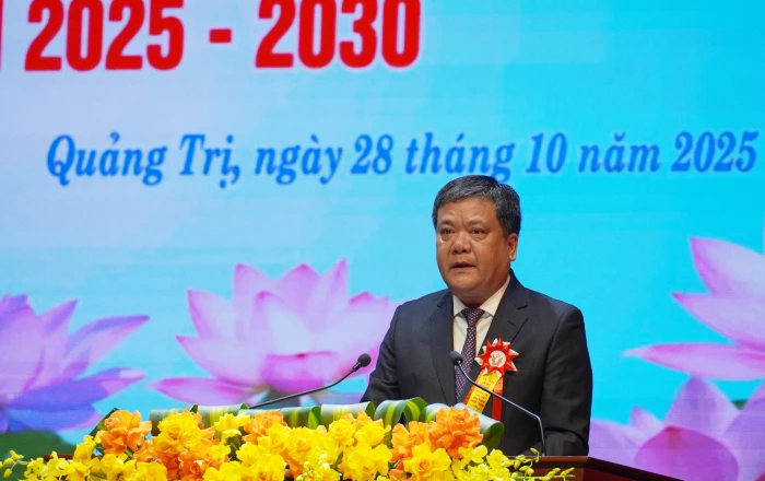 “Phát huy truyền thống anh hùng, Đảng bộ, Chính quyền và Nhân dân tỉnh Quảng Trị đoàn kết, thi đua đổi mới, sáng tạo, thực hiện thắng lợi Nghị quyết Đại hội Đảng bộ các cấp, nhiệm kỳ 2025 - 2030.”