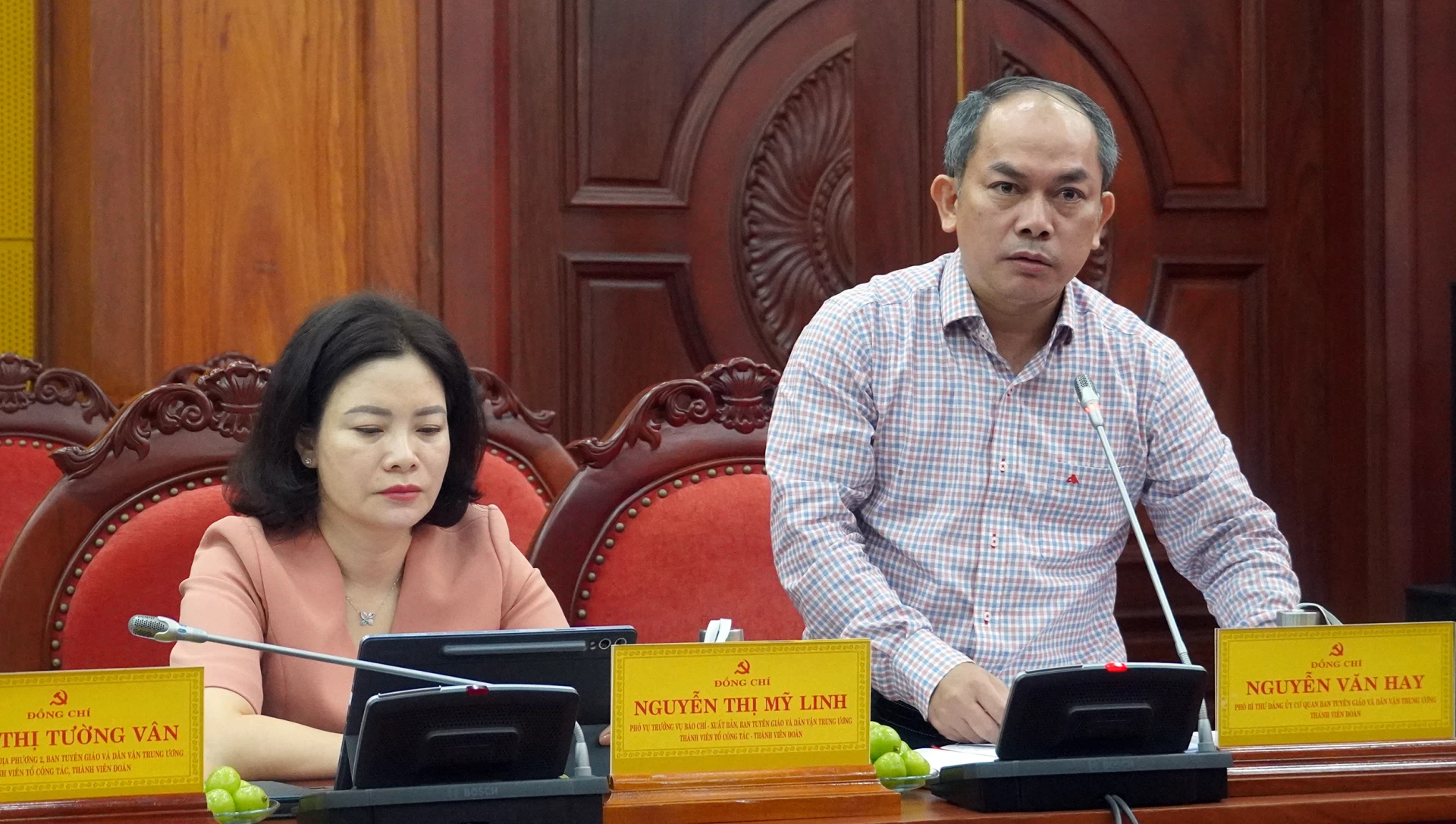 Đại biểu thảo luận tại buổi làm việc - Ảnh: N.M