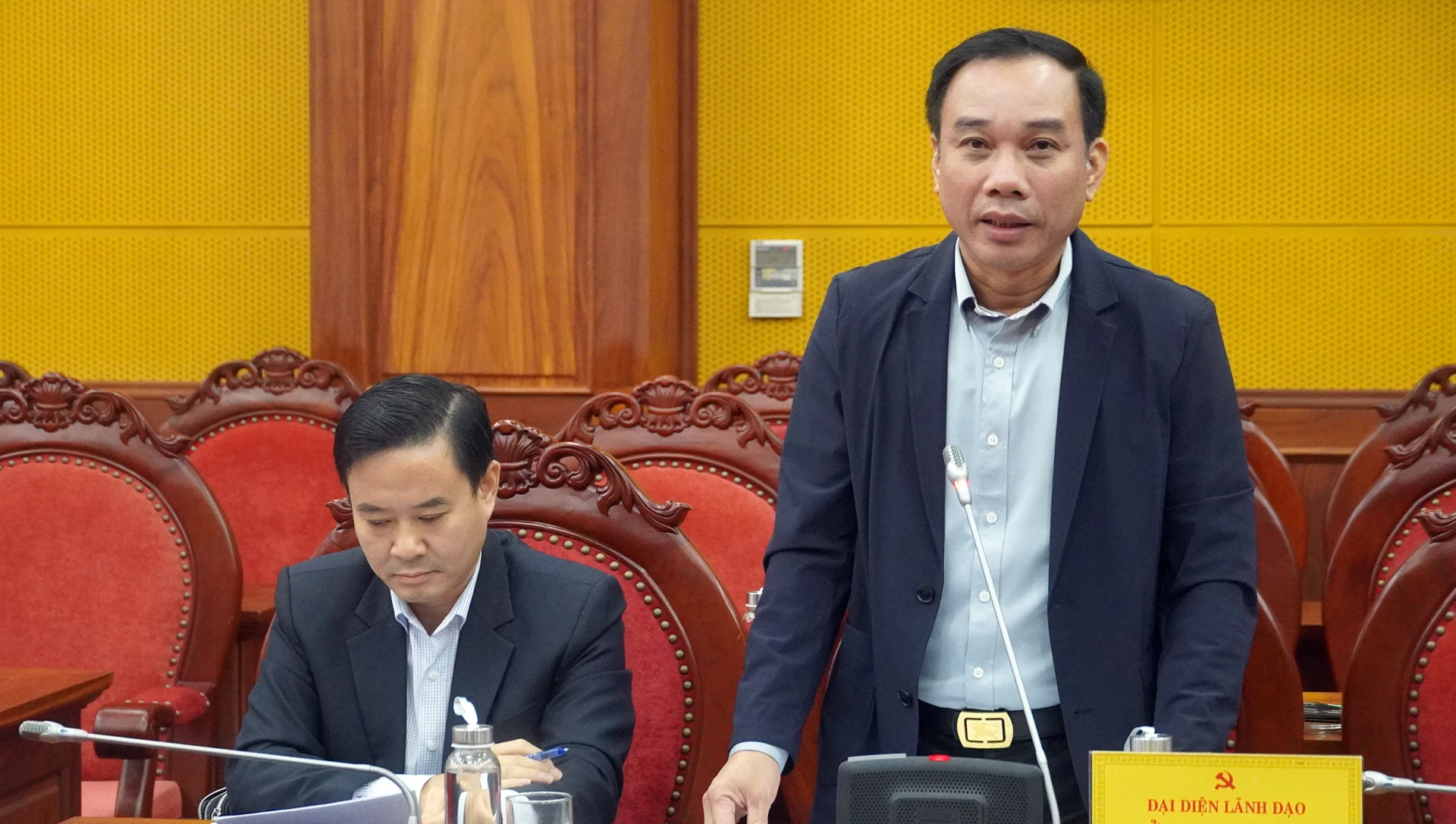 Đại biểu thảo luận tại buổi làm việc - Ảnh: N.M