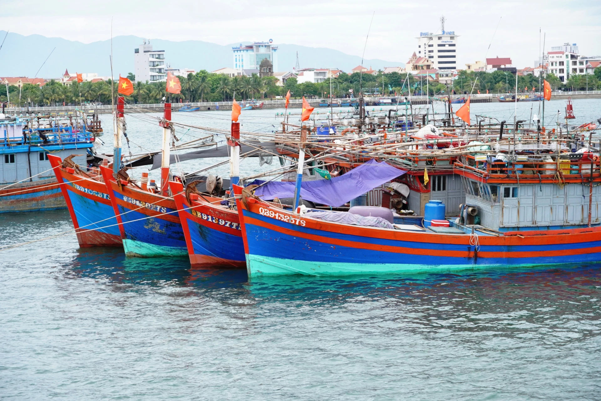QTO - Thực hiện đợt cao điểm chống khai thác hải sản bất hợp pháp, không báo cáo và không theo quy định (IUU), thời gian qua, tỉnh Quảng Trị đã tăng cường triển khai nhiều biện pháp ngăn chặn tình trạng vi phạm khai thác IUU trên địa bàn.