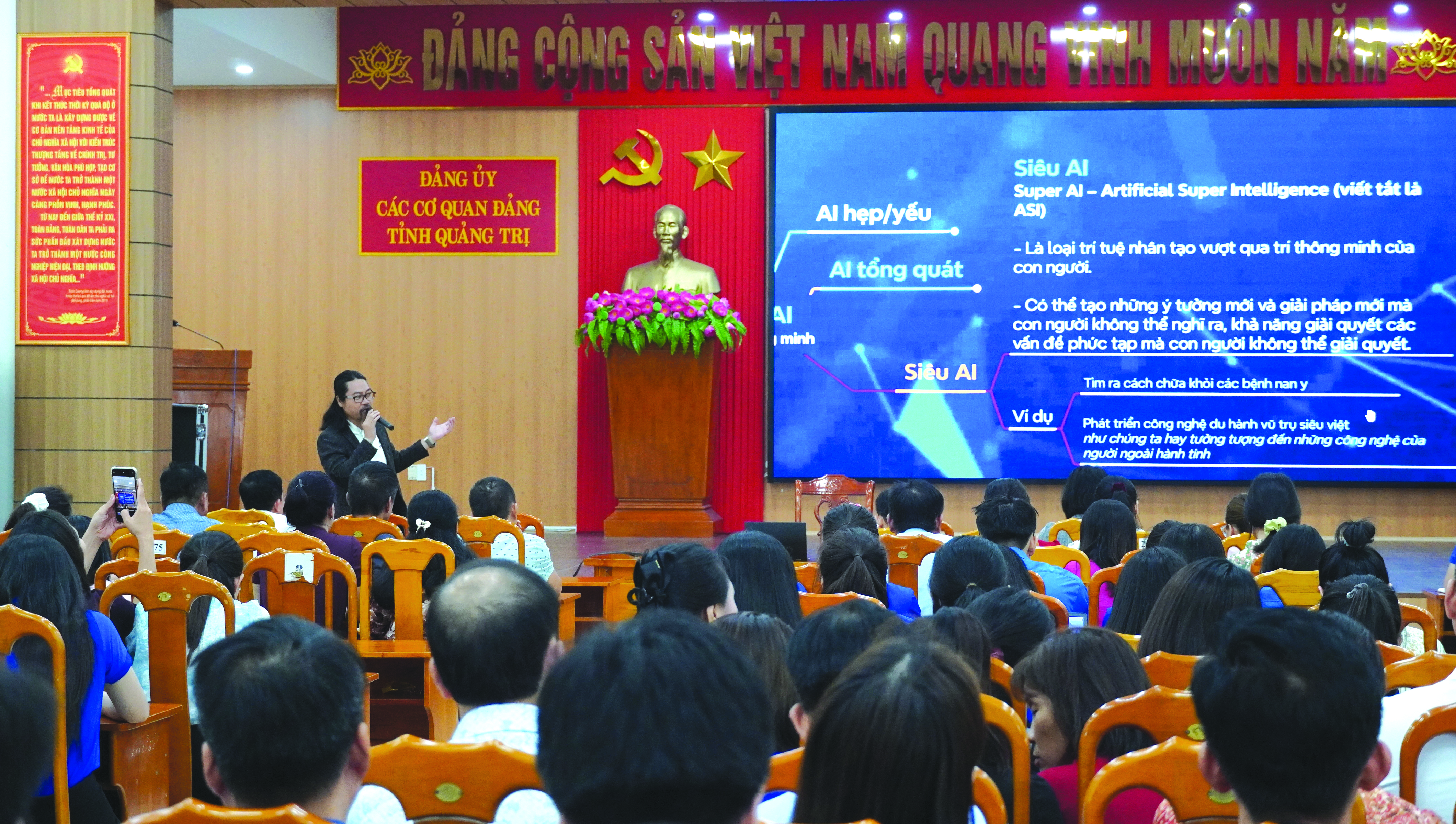 Một lớp tập huấn về AI do Đoàn các cơ quan Đảng tỉnh tổ chức - Ảnh: M.N