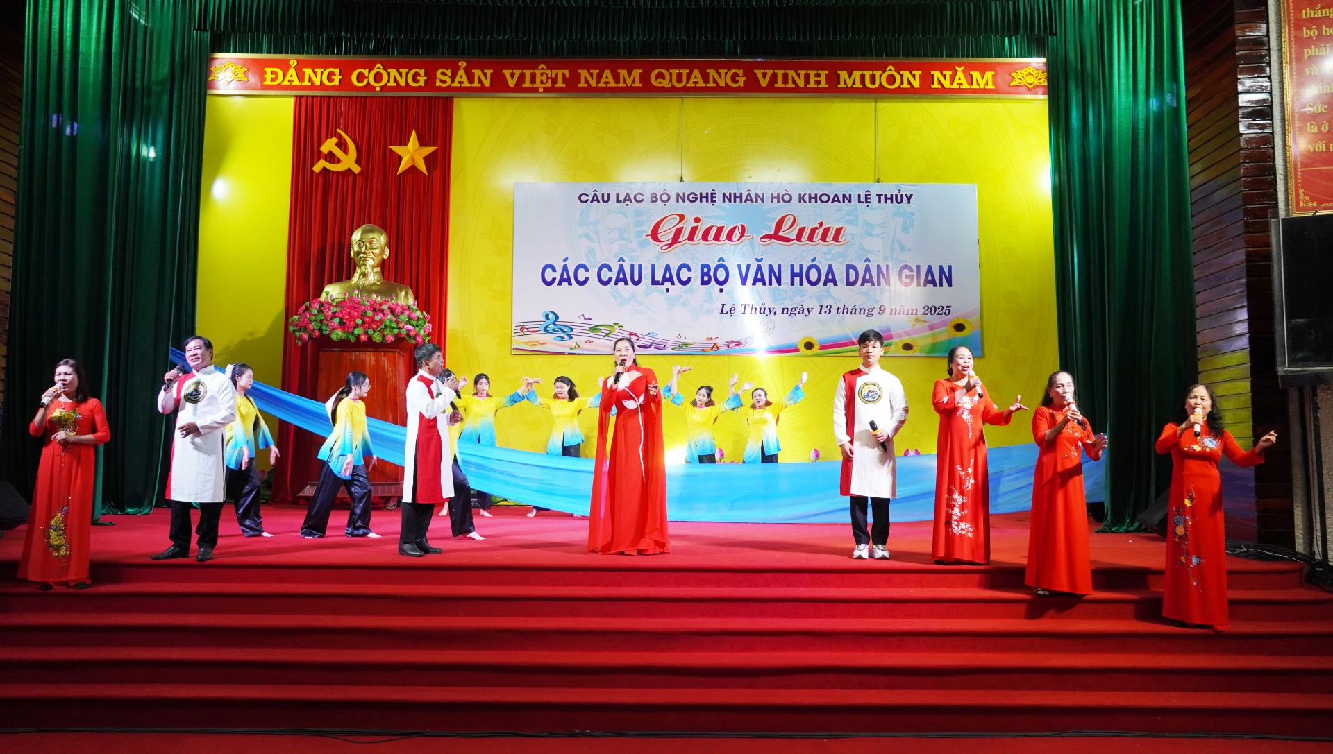 Một tiết mục của CLB Nghệ nhân hò khoan Lệ Thủy - Ảnh: M.N