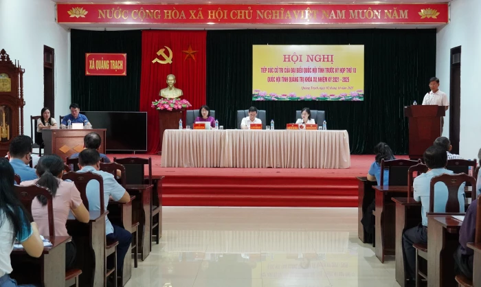 Đại biểu Quốc hội tiếp xúc cử tri tại xã Quảng Trạch