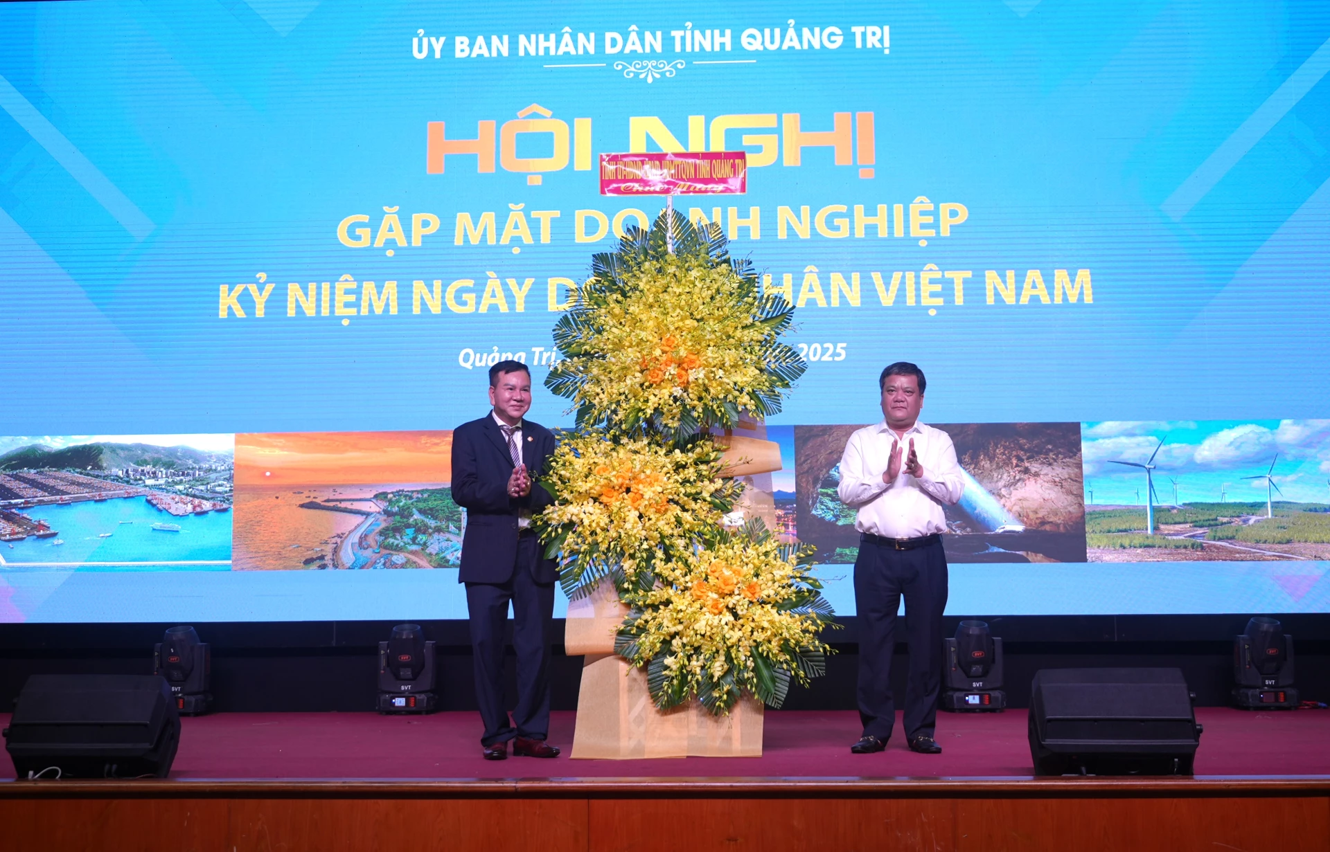 Thay mặt Thường trực Tỉnh ủy, đồng chí Trần Phong, Chủ tịch UBND tỉnh gửi lời chúc mừng đến đội ngũ doanh nghiệp, doanh nhân trên địa bàn tỉnh - Ảnh: Trung Đức