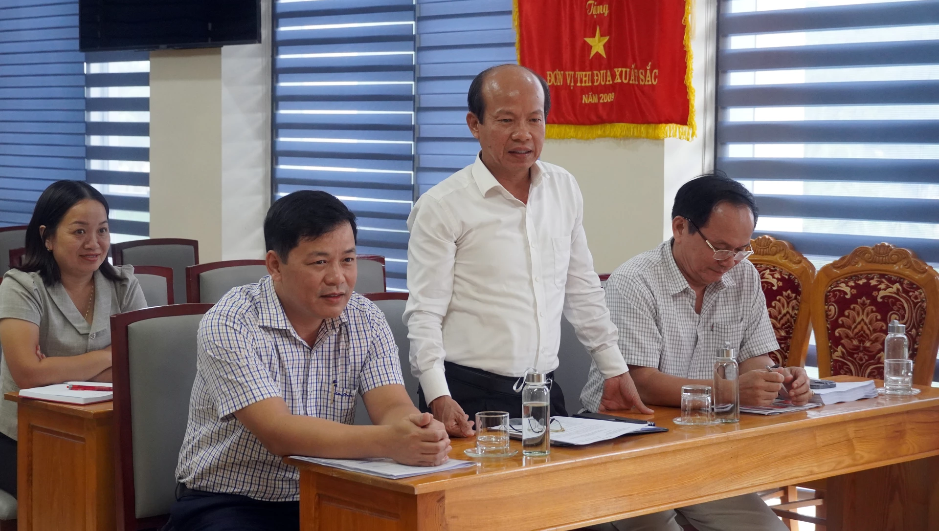 Đồng chí Võ Nguyên Thủy, Tổng biên tập Báo và Phát thanh, Truyền hình Quảng Trị, thành viên Ban Tổ chức phát biểu tại hội nghịĐồng chí Lê Vĩnh Nhiên, Phó Tổng biên tập Báo và Phát thanh, Truyền hình Quảng Trị, thành viên Ban giám khảo thảo luận tại hội nghị - Ảnh: N.M