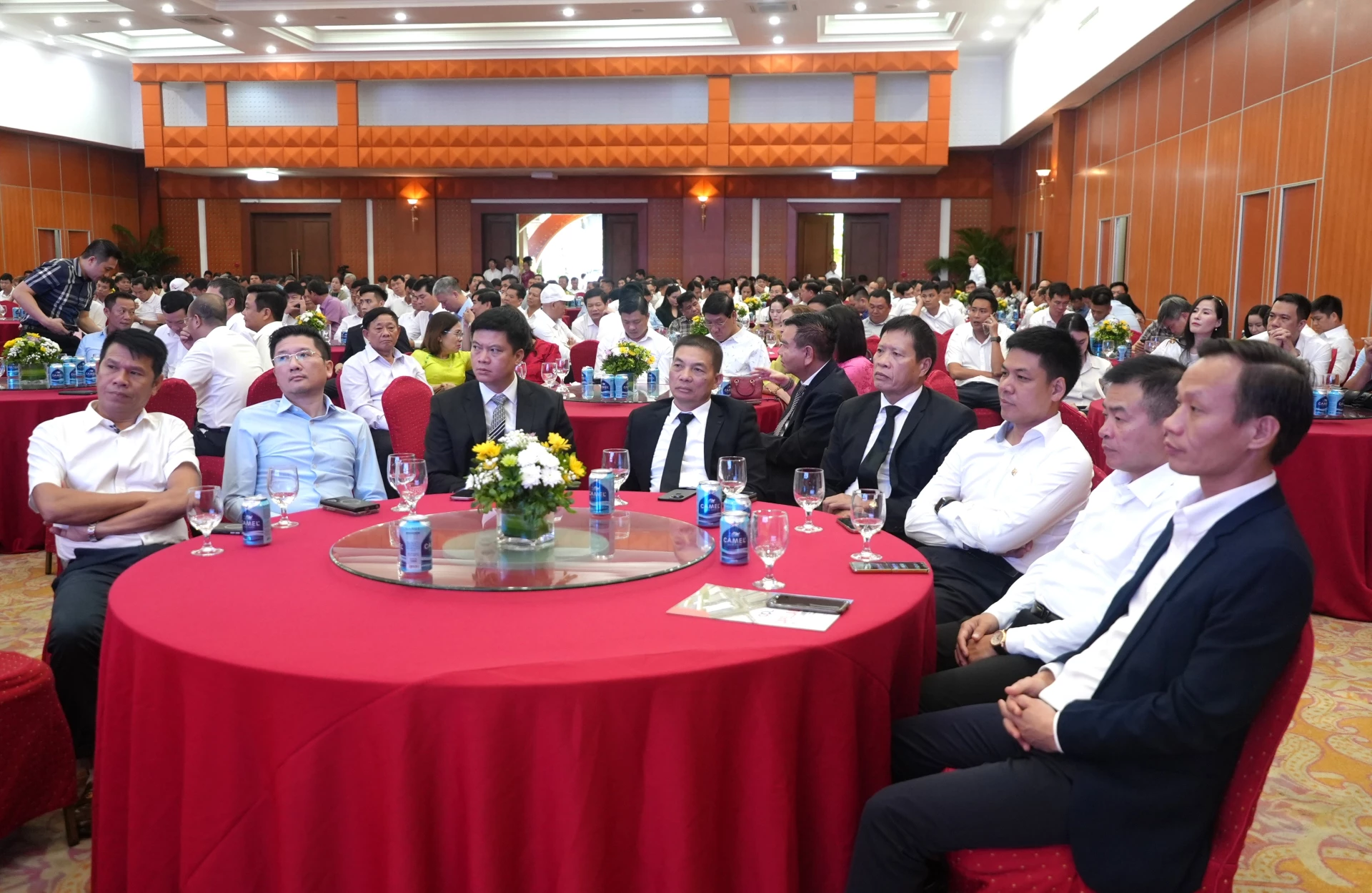 Các doanh nghiệp, doanh nhân tham dự buổi gặp mặt - Ảnh: Trung Đức