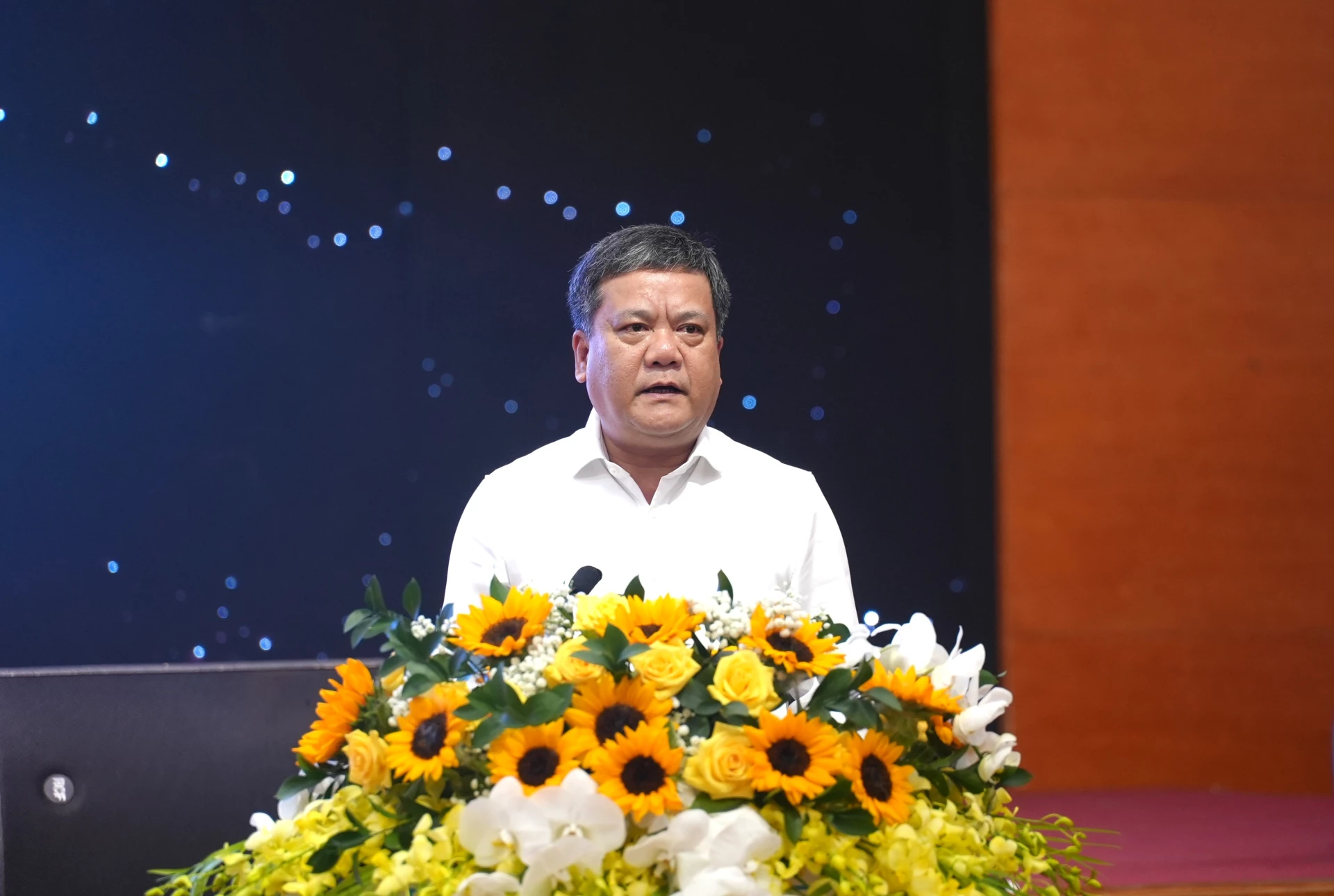 Đồng chí Trần Phong, Chủ tịch UBND tỉnh khẳng định, tỉnh sẽ luôn đồng hành, hỗ trợ, tạo điều kiện thuận lợi nhất cho doanh nghiệp phát triển bền vững - Ảnh: Trung Đức