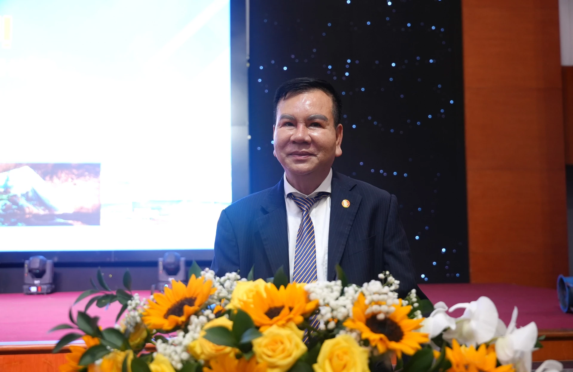 Ông Võ Thái Hiệp, Chủ tịch Hội doanh nghiệp tỉnh phát biểu tại buổi gặp mặt - Ảnh: Trung Đức