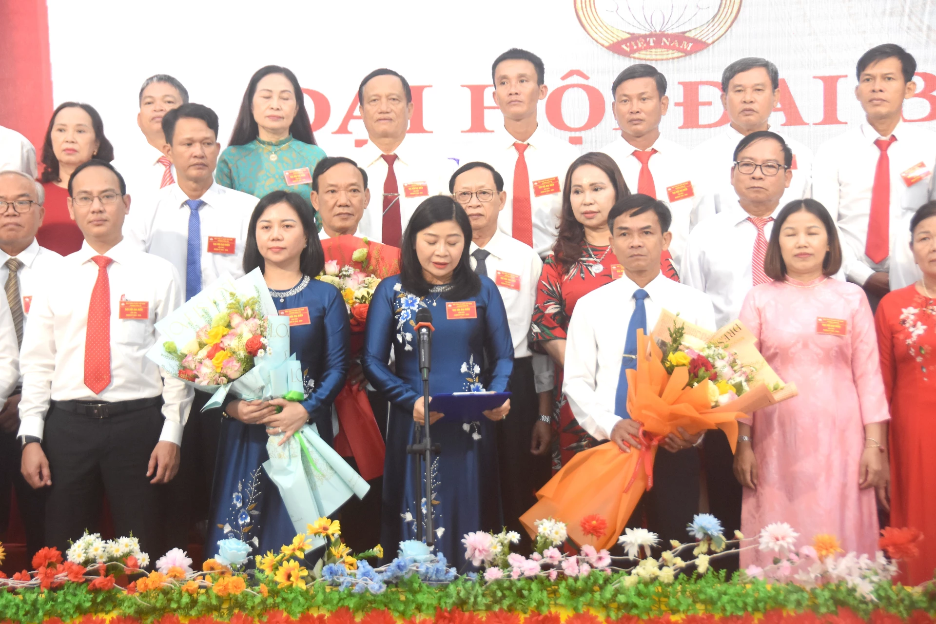 Bà Nguyễn Hồng Hải, Chủ tịch Ủy ban MTTQ Việt Nam phường Đông Hà nhiệm kỳ 2025 – 2030 phát biểu nhận nhiệm vụ - Ảnh: ĐV
