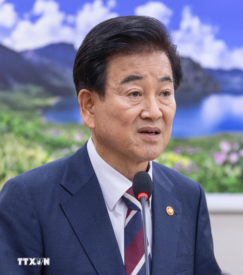 Bộ trưởng Thống nhất Hàn Quốc Chung Dong Young phát biểu trước Quốc hội ở Seoul. (Ảnh: Yonhap/TTXVN)