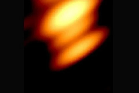 Lần đầu tiên phát hiện hình ảnh hai hố đen siêu khối lượng quay quanh nhau