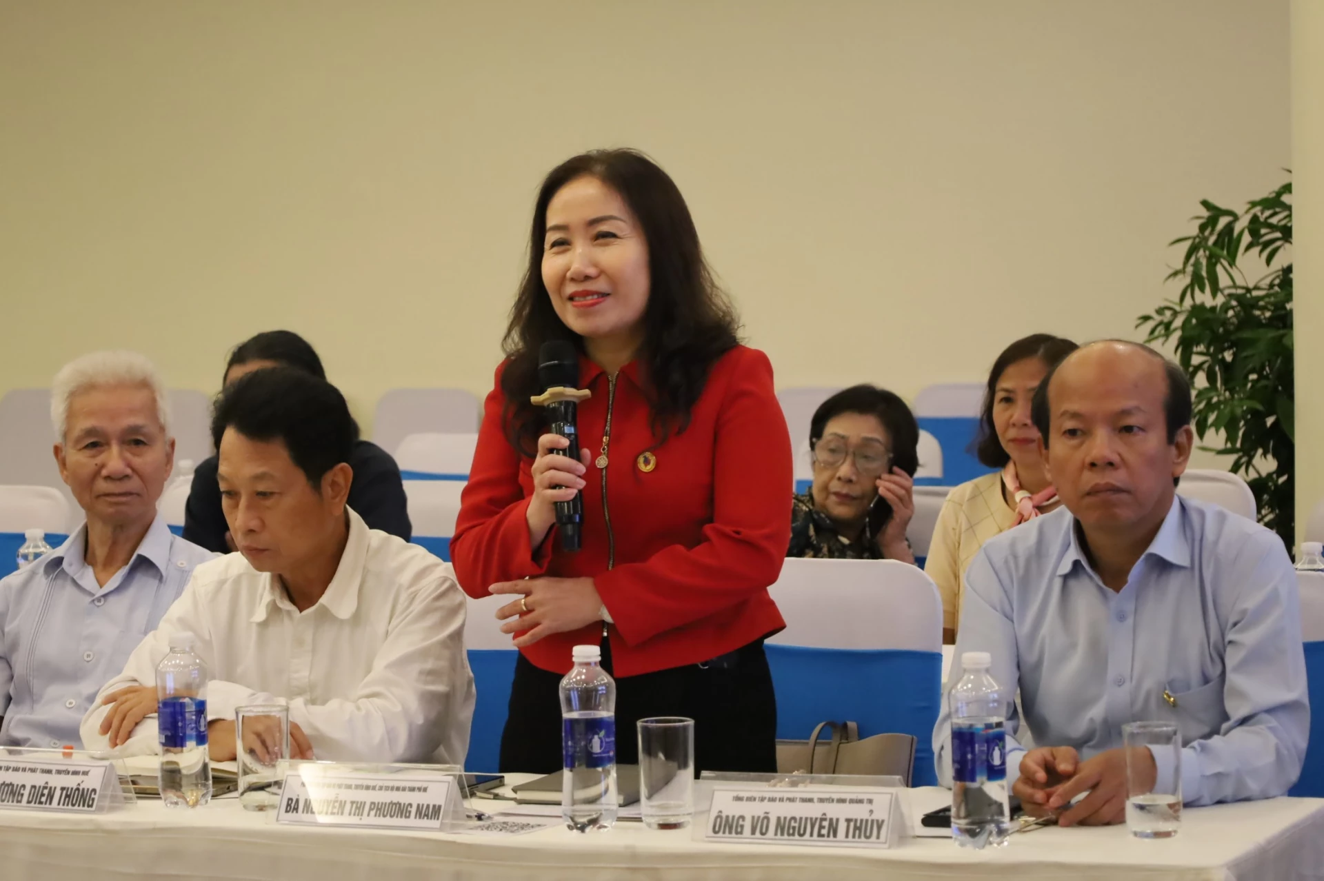 Đại diện lãnh đạo Báo và PT, TH Huế thảo luận tại tọa đàm - Ảnh: H.C