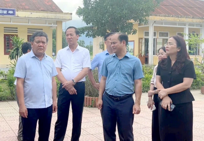 Đồng chí Chủ tịch UBND tỉnh kiểm tra một số công trình trường học trên địa bàn