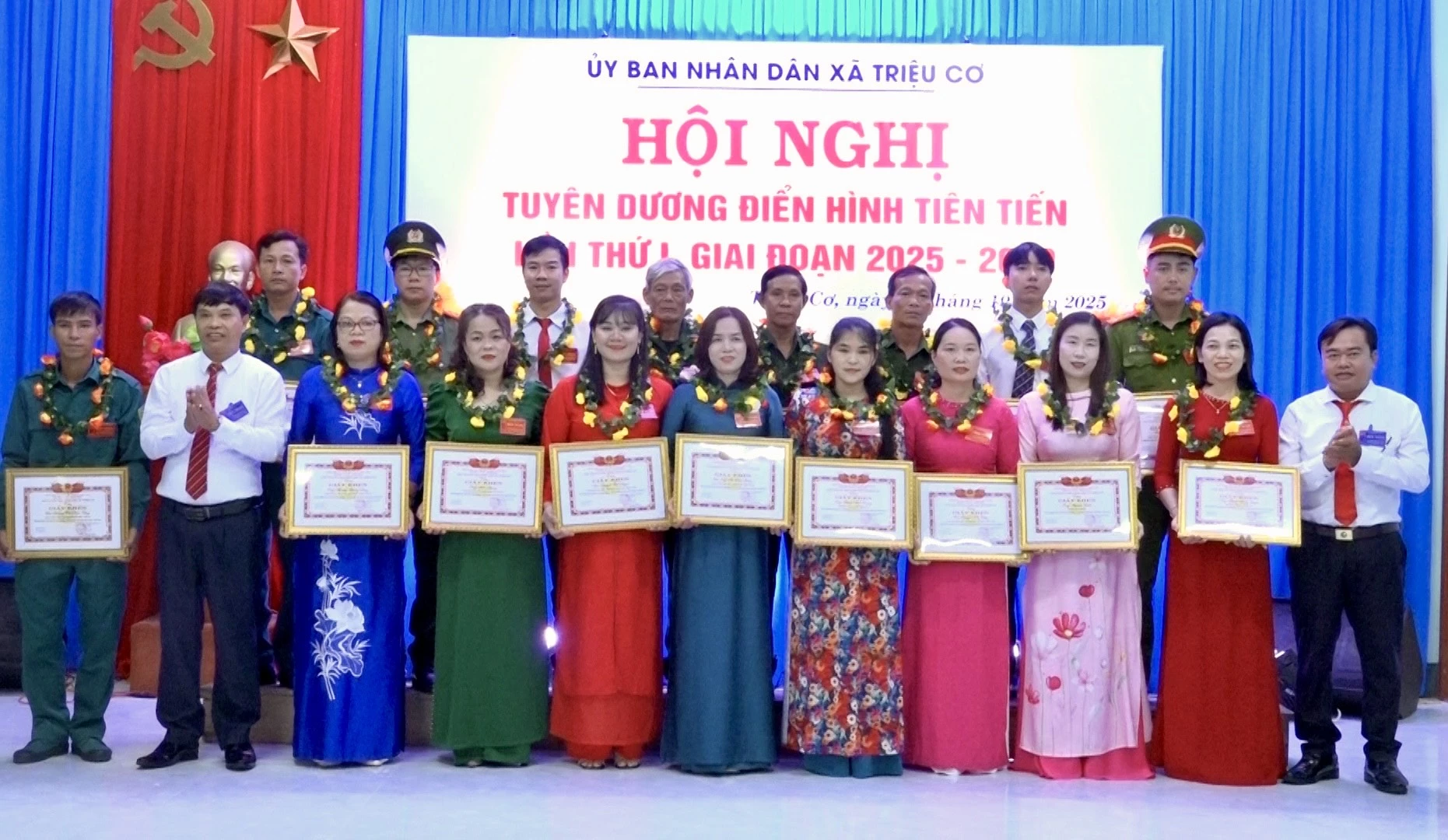 Nhiều tập thể, cá nhân được biểu dương, khen thưởng vì có nhiều thành tíchtrong phong trào thi đua yêu nước xã Triệu Cơ giai đoạn 2020-2025 - Ảnh: T.A