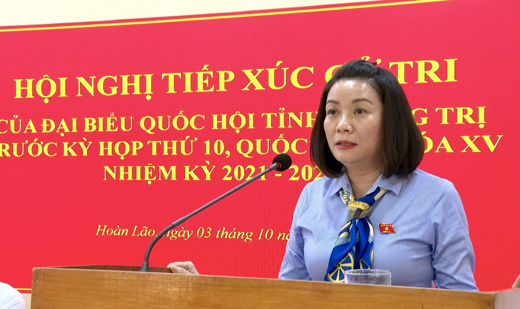 Phó Trưởng đoàn chuyên trách đoàn ĐBQH tỉnh Quảng Trị, Nguyễn Minh Tâm tiếp thu các kiến nghị của cử tri - Ảnh: T.S