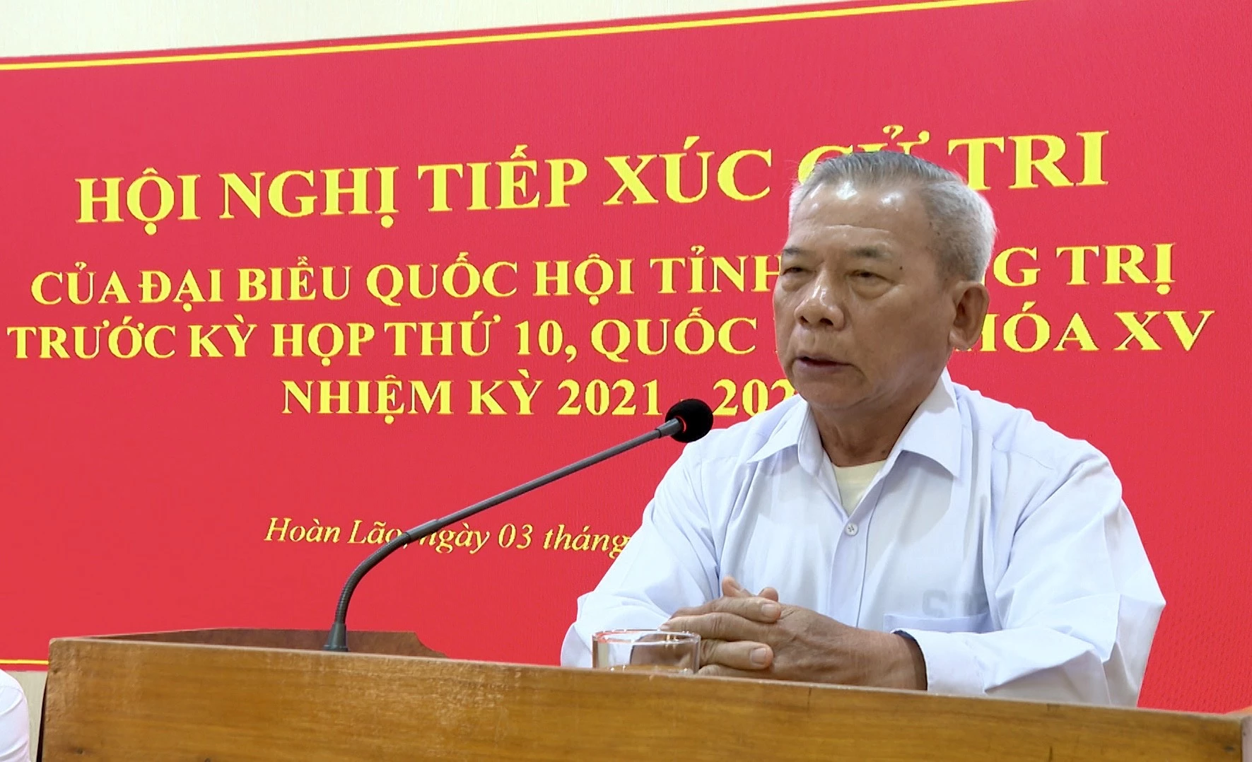 Cử tri phát biểu tại buổi tiếp xúc - Ảnh: T.S