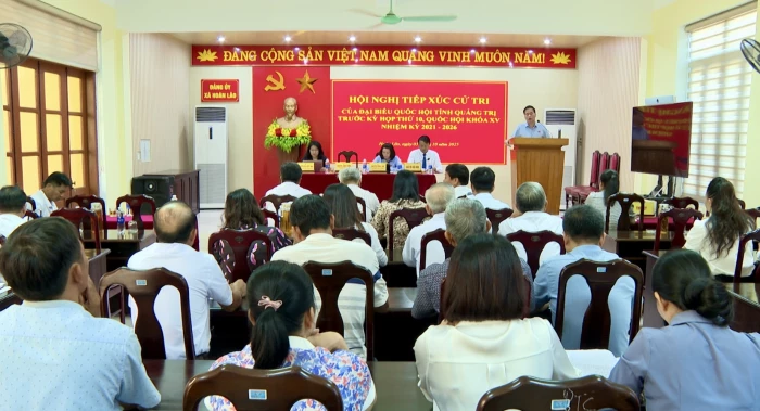 Đại biểu Quốc hội tiếp xúc cử tri tại xã Hoàn Lão