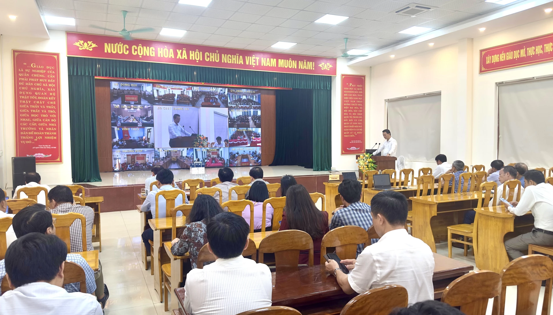 Các đại biểu dự hội nghị - Ảnh: N.H