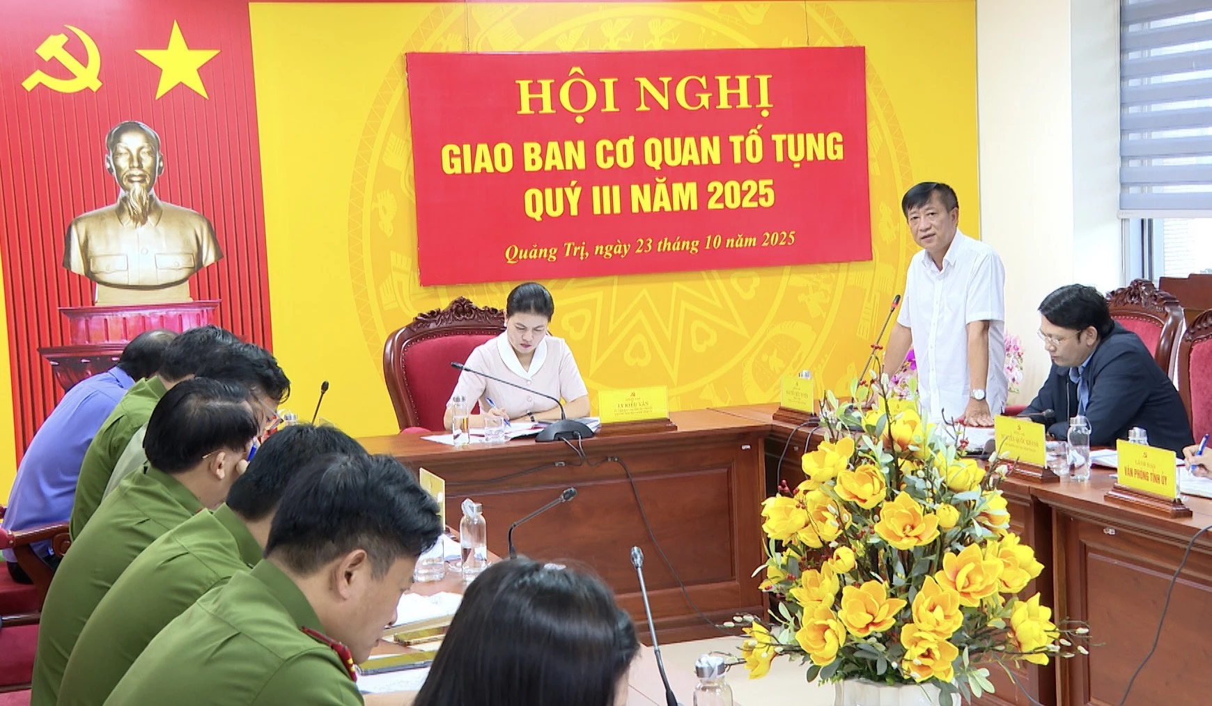 Đại biểu phát biểu thảo luận - Ảnh: T.C