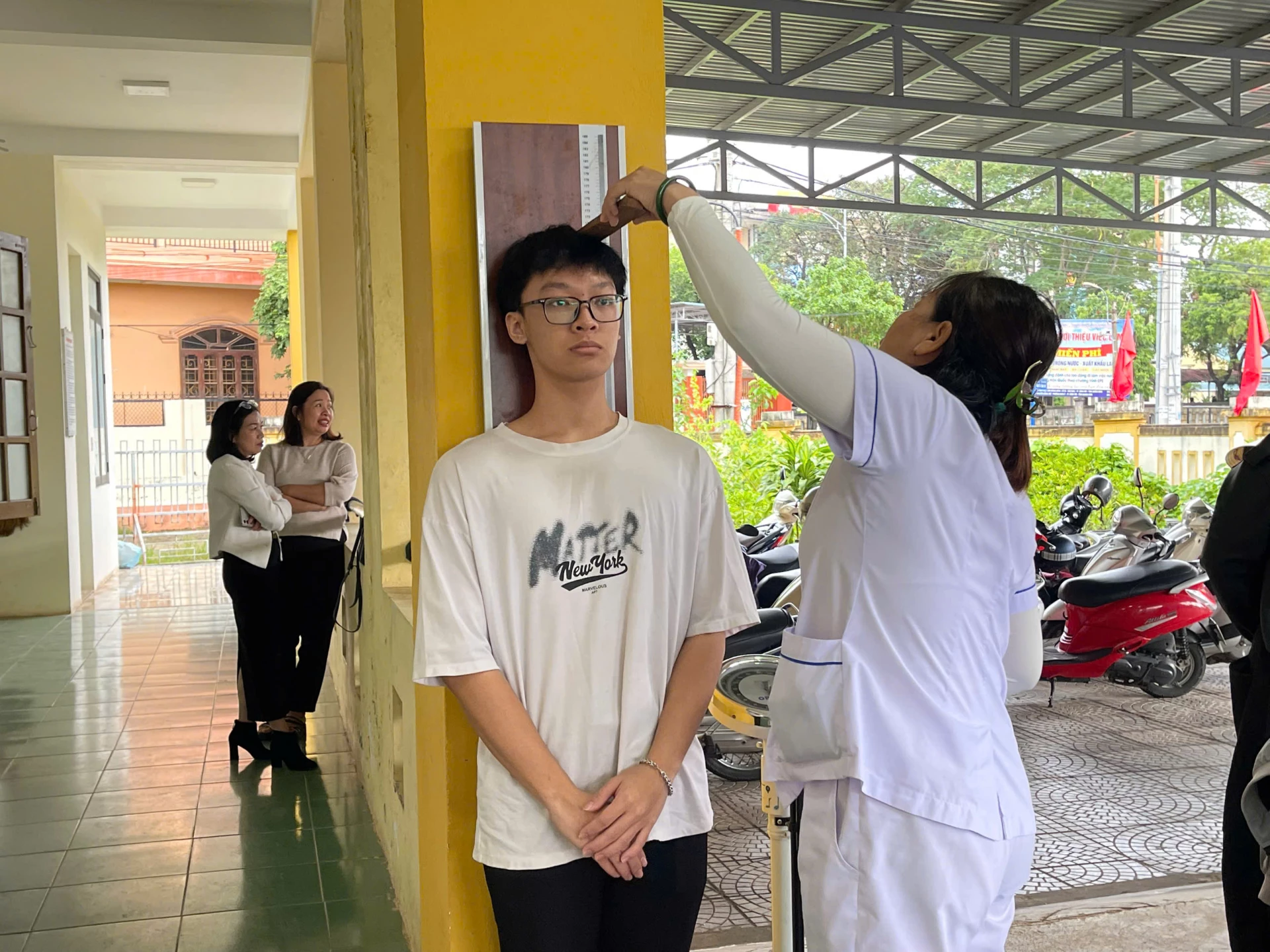 Hội đồng NVQS phường Đồng Hới thực hiện nghiêm nguyên tắc “tuyển người nào chắc người đó”. Ảnh: H.Tr.