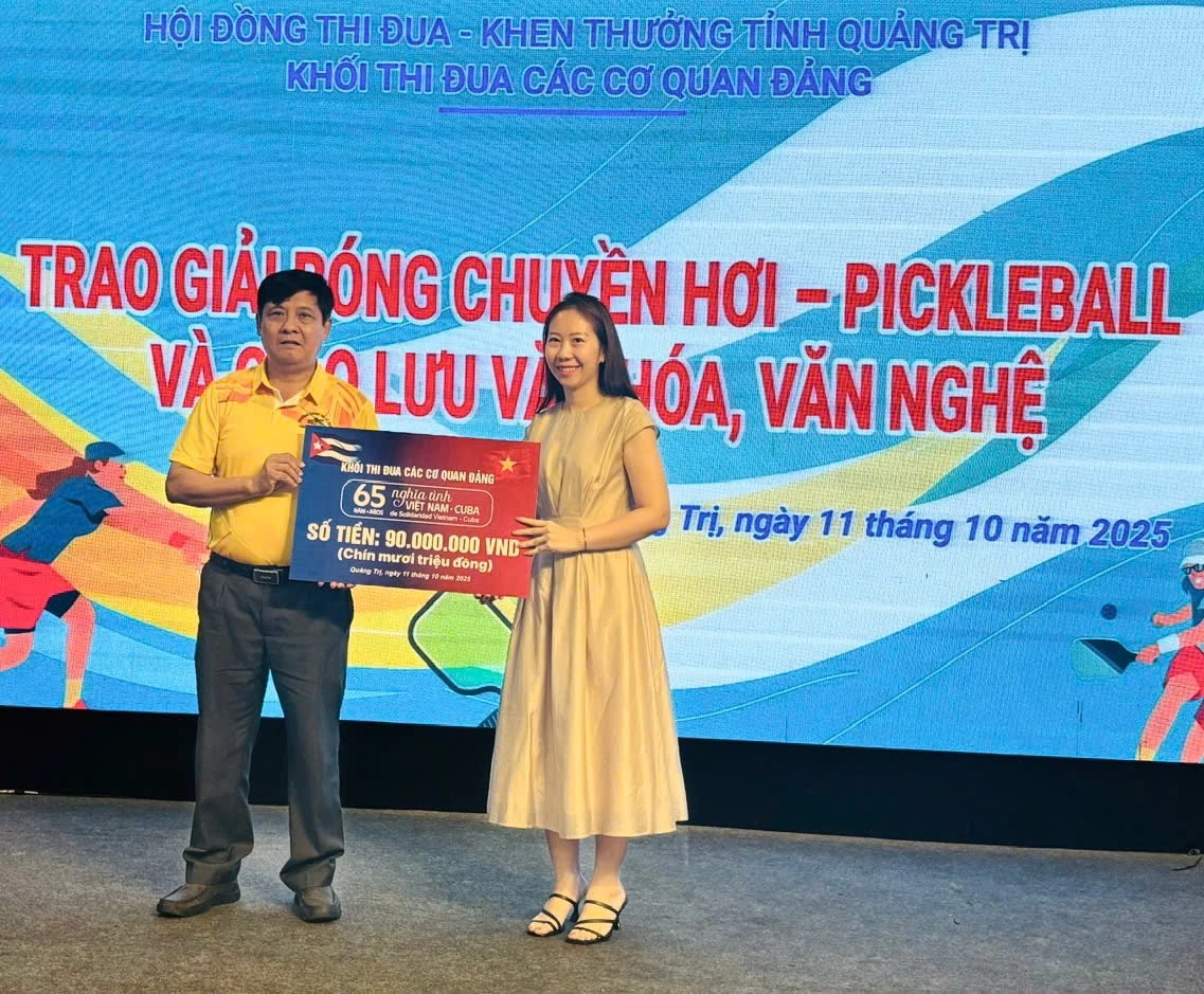 Khối thi đua các cơ quan Đảng tỉnh trao 90 triệu đồng ủng hộ nhân dân Cuba - Ảnh: K.H