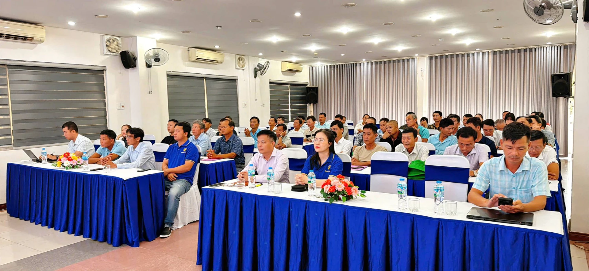 Các đại biểu tham dự hội thảo - Ảnh: L.A