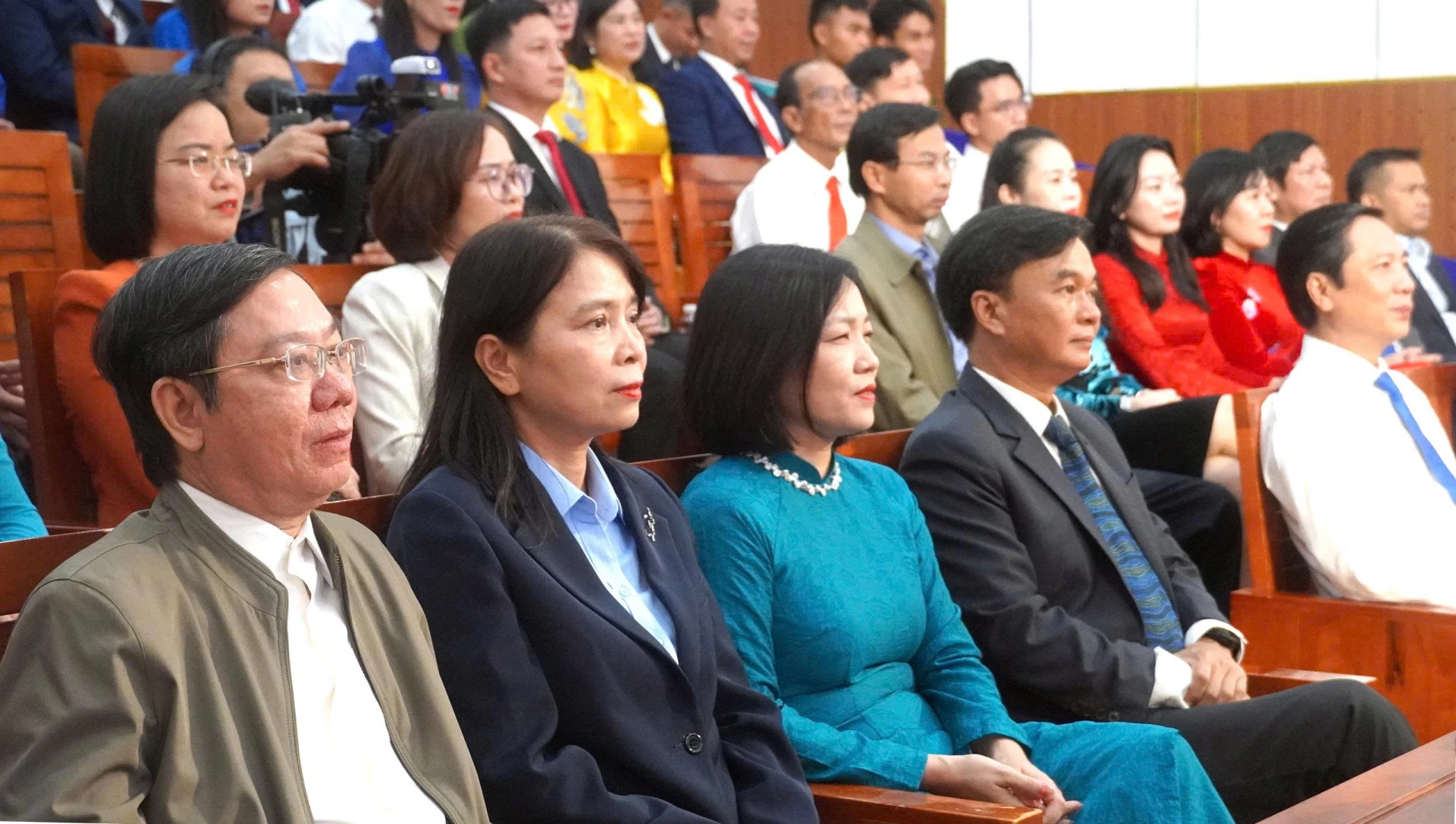 Các đại biểu tham dự chương trình - Ảnh: N.M