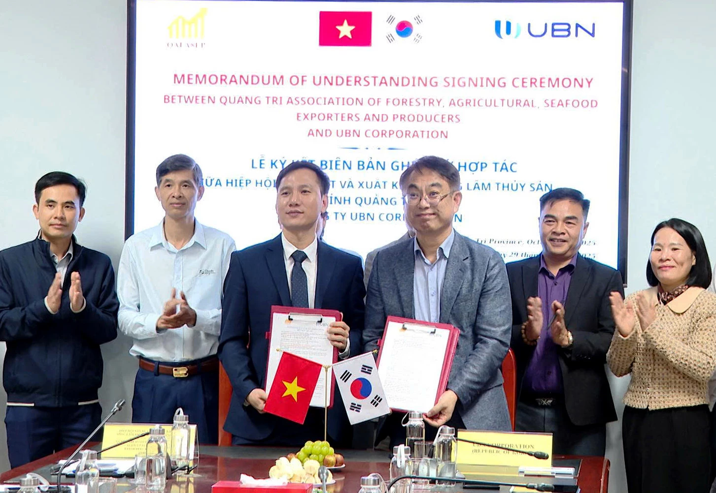 Lễ ký kết biên bản ghi nhớ hợp tác giữa Hiệp hội sản xuất và xuất khẩu NLTS tỉnh Quảng Trị và Công ty UBN Corporation, Hàn Quốc- Ảnh: T.Long.