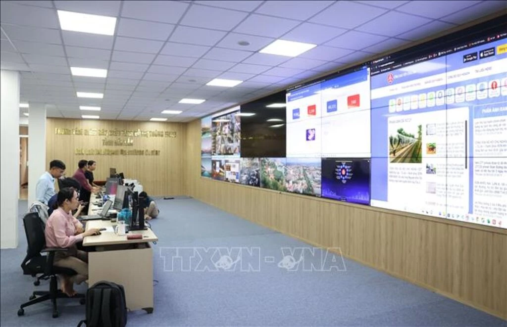 Trung tâm giám sát, điều hành đô thị thông minh tỉnh Đắk Lắk tạo lập và phân quyền cho các sở, ban, ngành và 102 xã phường trên toàn tỉnh. Ảnh: Tuấn Anh/TTXVN