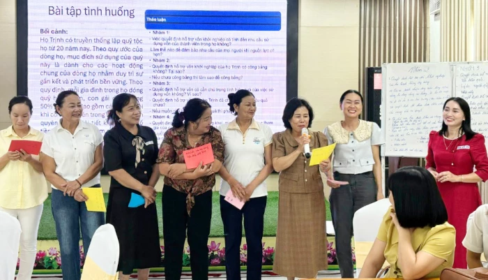Nâng cao năng lực của các nữ đại biểu HĐND cấp xã