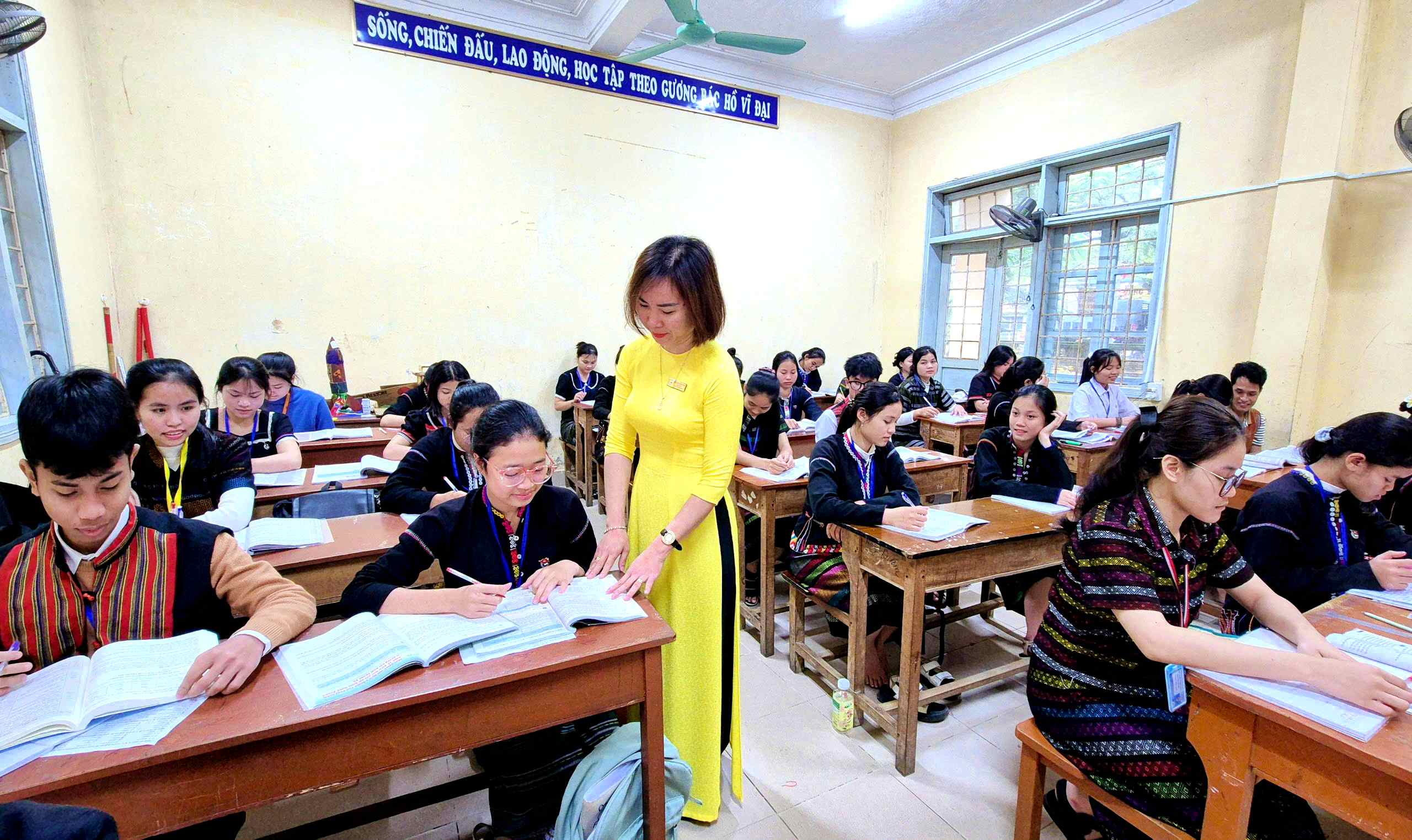 Giờ Ngữ văn ở Trường PTDTNT THPT Nam Quảng Trị      - Ảnh: Q.H