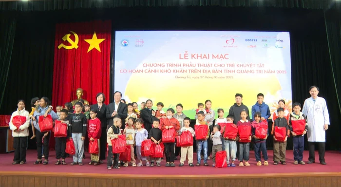 Khai mạc chương trình phẫu thuật cho trẻ khuyết tật có hoàn cảnh khó khăn