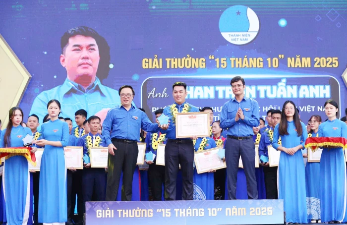 Quảng Trị có 2 cán bộ, thanh niên vinh dự nhận Giải thưởng '15 tháng 10'
