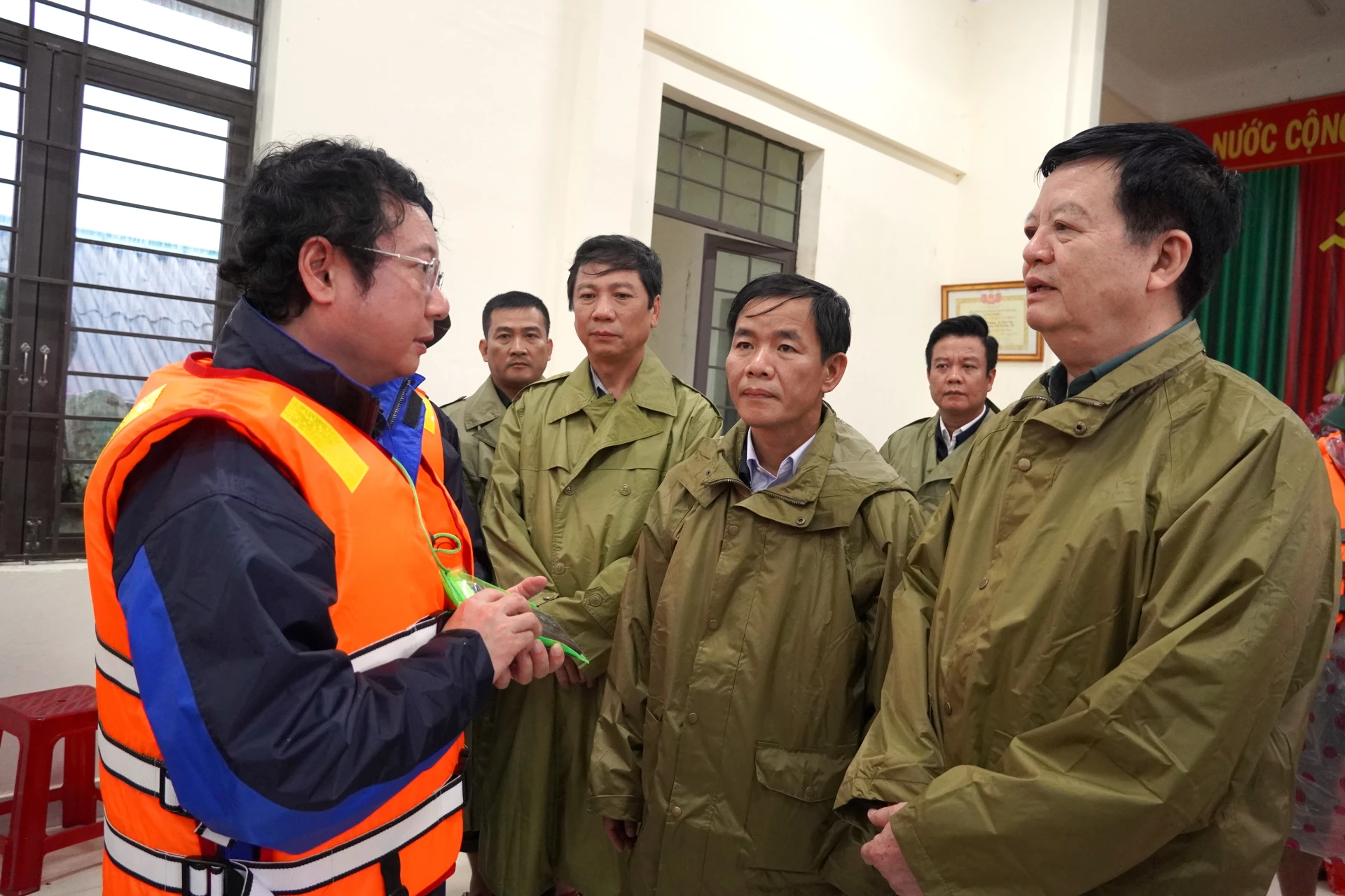 Do ảnh hưởng của mưa lớn, thôn Cây Da có gần 40 hộ, với trên 100 nhân khẩu bị ngập lụt - Ảnh: QV