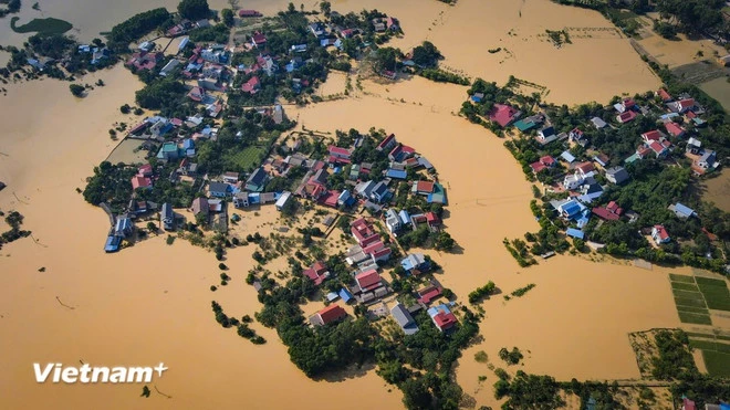 Tính đến ngày 11/10, mưa lũ đã làm 1.577 nhà bị thiệt hại, hư hỏng nặng; 230.197 nhà bị ngập. ﻿(Ảnh: Hòa Nam/Vietnam+)