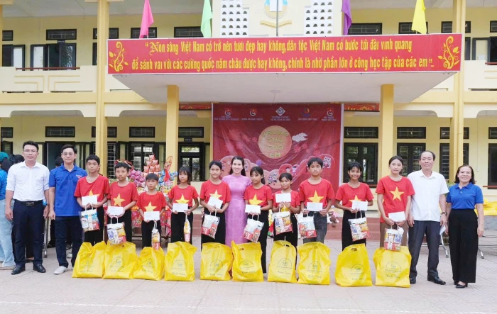 Đoàn UBND tỉnh: Trao tặng hơn 4.700 suất quà Trung thu cho thiếu nhi