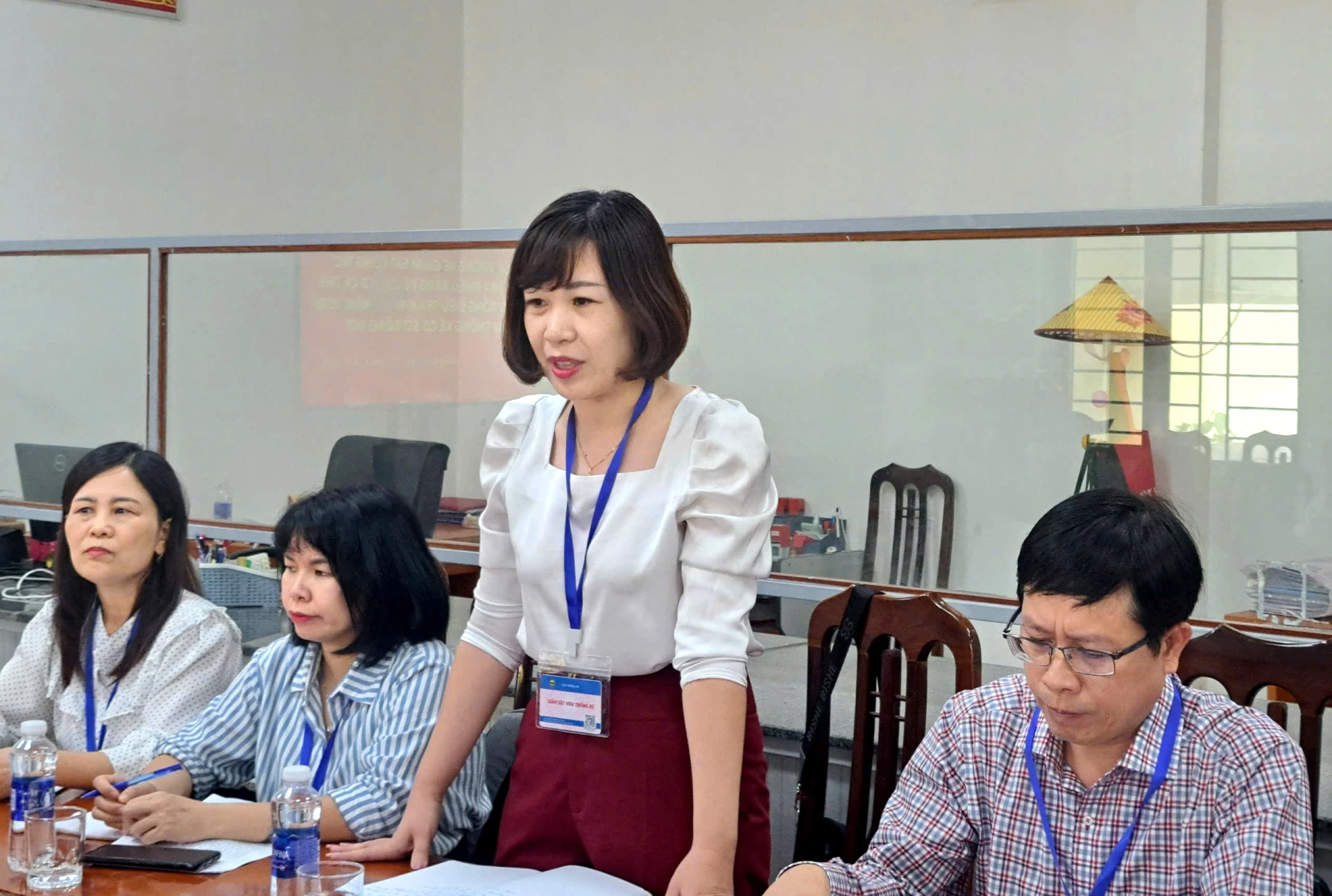 Trưởng đoàn giám sát Cục Thống kê đánh giá cao công tác triển khai các nhiệm vụ củaTKCS Đồng Hới. Ảnh: H.Tr