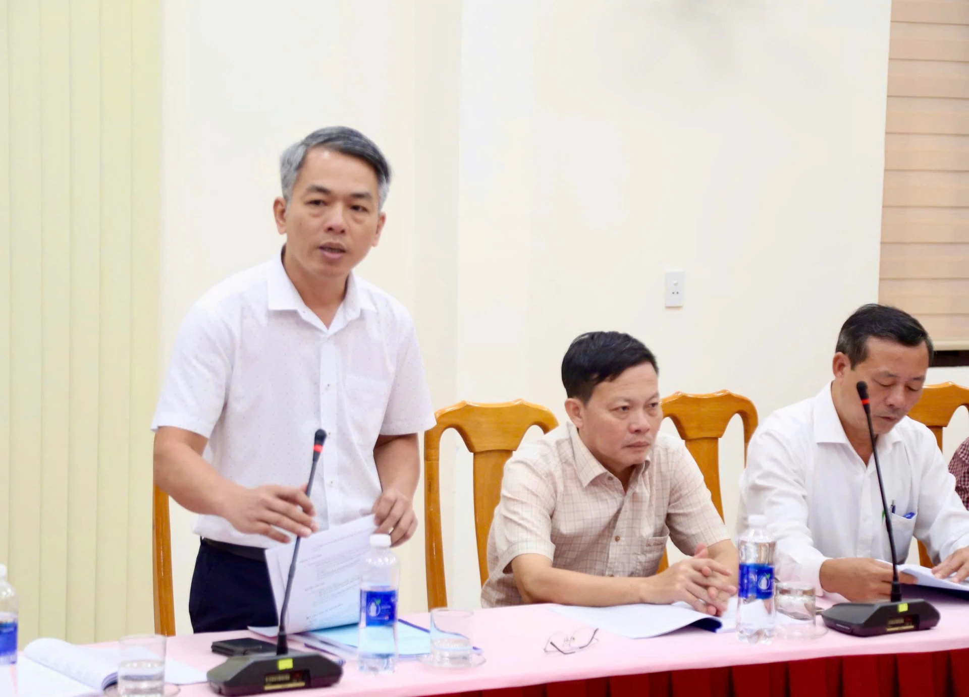 Nhiều đại biểu có nhiều ý kiến đóng góp quan trọng nhằm góp phần cho đề tài nghiên cứu khoa học của LĐLĐ tỉnh thành công - Ảnh: M.Đ