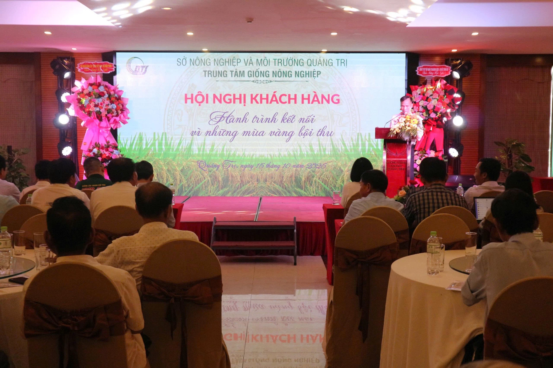 Quang cảnh hội nghị