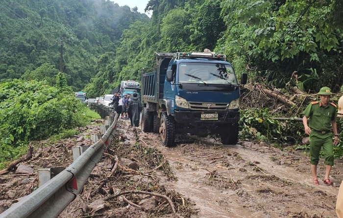 Nhiều điểm sạt lở trên tuyến đường Hồ Chí Minh nhánh Tây phía Nam Quảng Trị