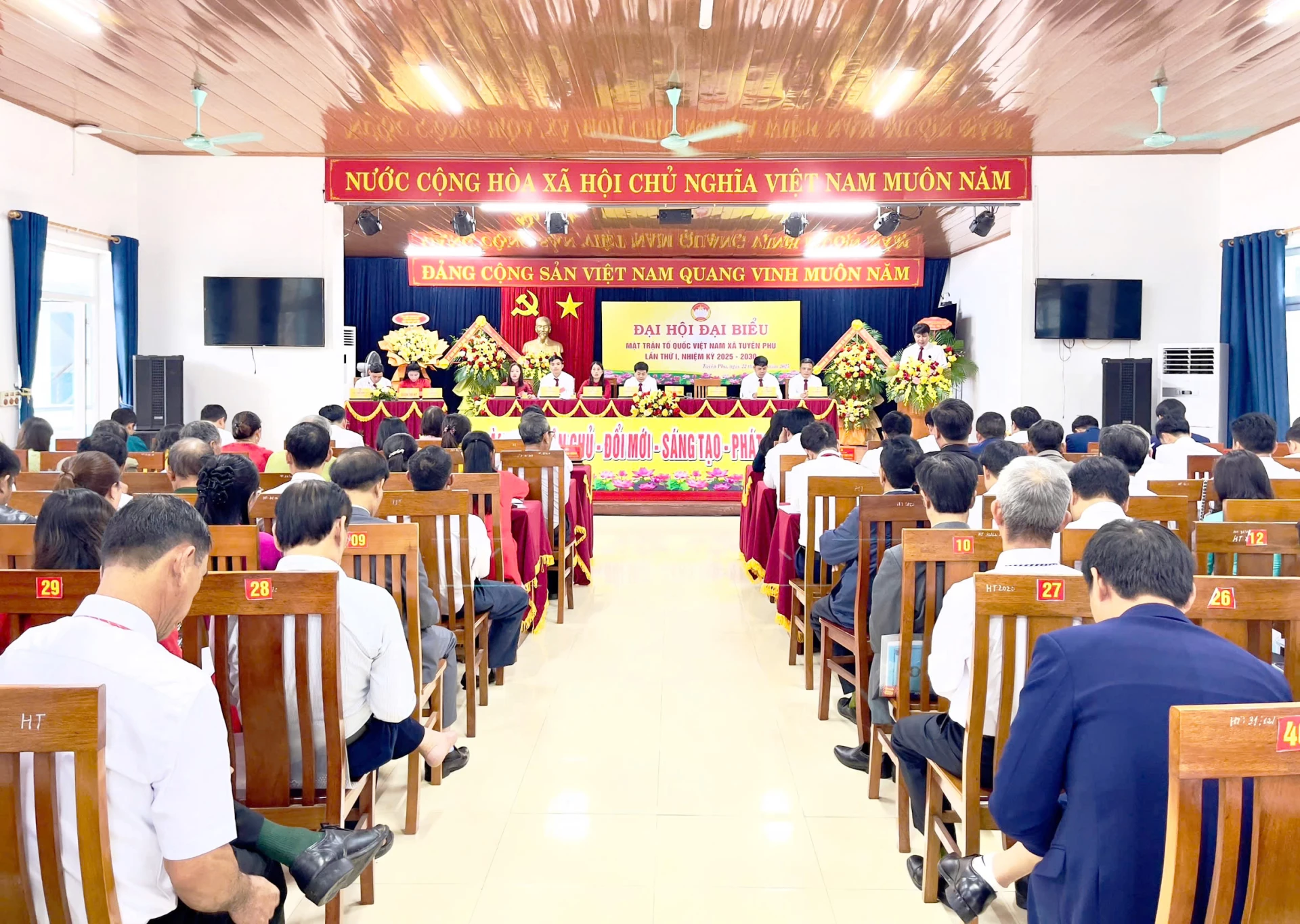 Quang cảnh Đại hội đại biểu Ủy ban UBMTTQ xã Tuyên Phú lần thứ I, nhiệm kỳ 2025-20230 - Ảnh: X.V