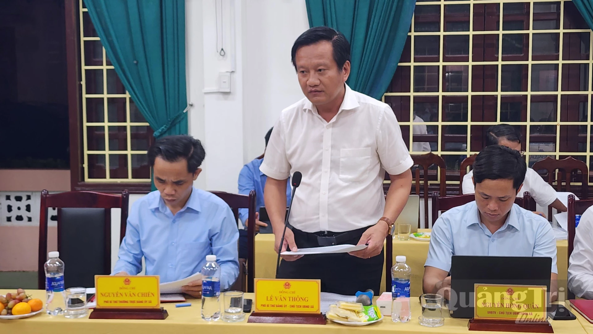 Chủ tịch UBND xã Cửa Việt Lê Văn Thông báo cáo tại buổi làm việc- Ảnh: Tạ Hưng