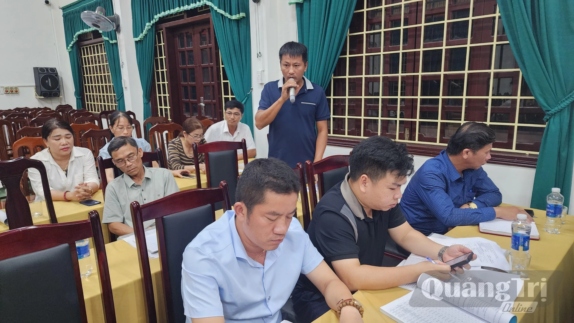 Các hộ dân cho rằng giá đất, vật kiến trúc nhà cửa còn thấp- Ảnh: Tạ Hưng