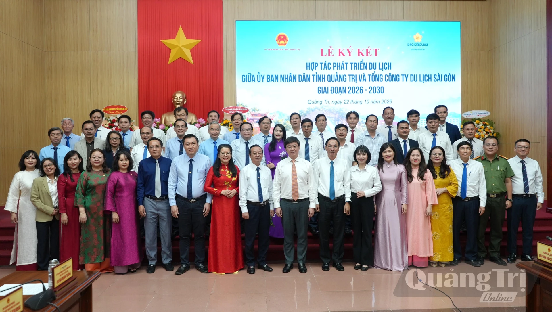 Các đại biểu chụp ảnh lưu niệm tại lễ ký kết - Ảnh: T.Đ