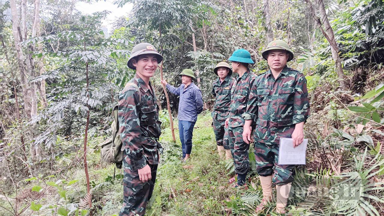Ban Quản lý rừng phòng hộ sông Gianh kiểm tra rừng trồng bằng cây bản địa - Ảnh: X.V