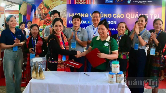 Sinh kế cho phụ nữ vùng biên