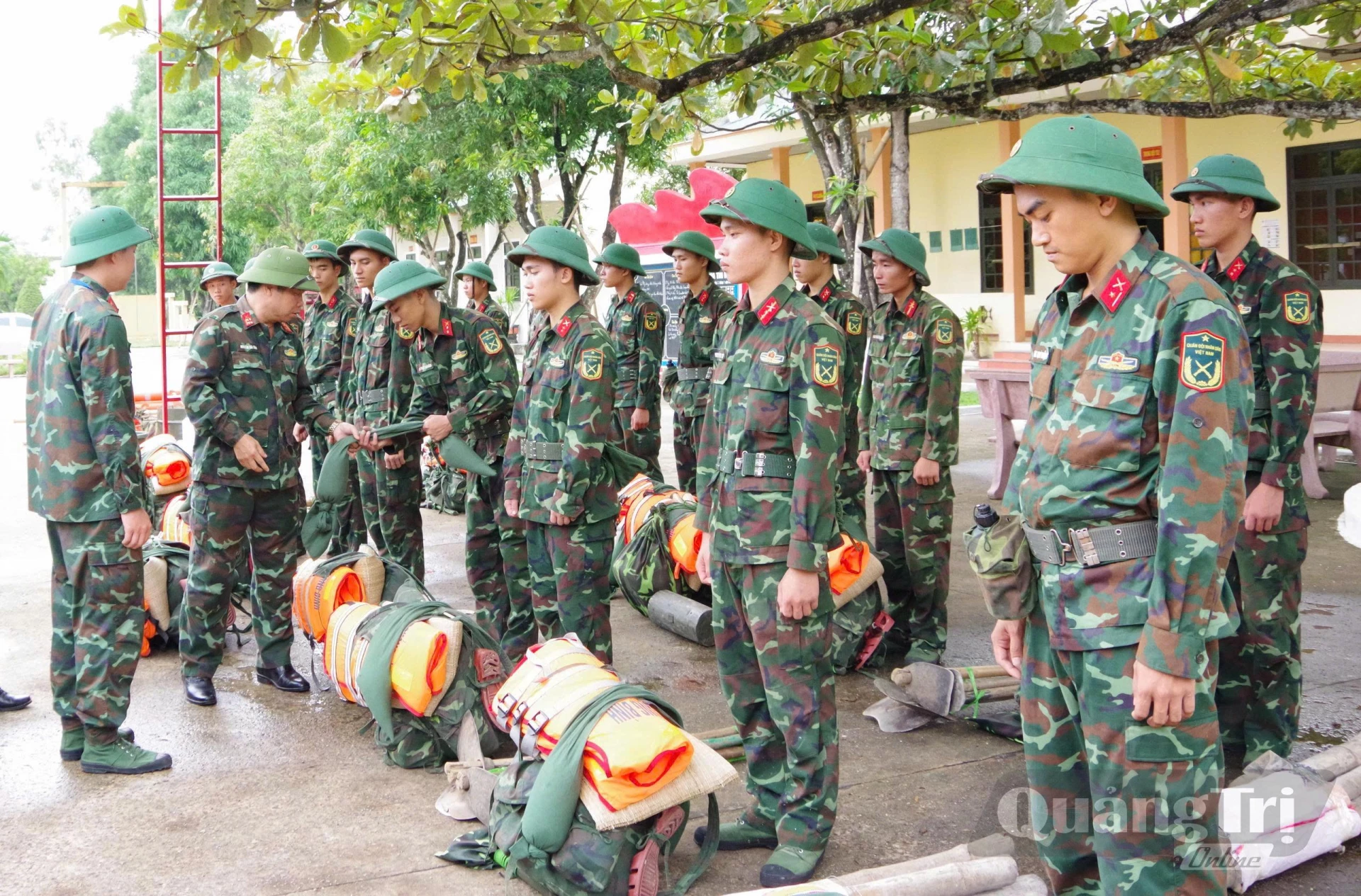 Lực lượng vũ trang tỉnh triển khai huấn luyện, nâng cao khả năng sẵn sàng cơ động trong mọi tình huống - Ảnh: H.C