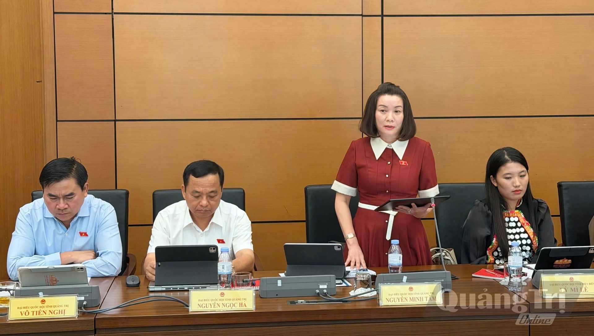 Đồng chí Nguyễn Minh Tâm, Phó trưởng đoàn chuyên trách Đoàn ĐBQH tỉnh tham gia thảo luận - Ảnh: C.T.V